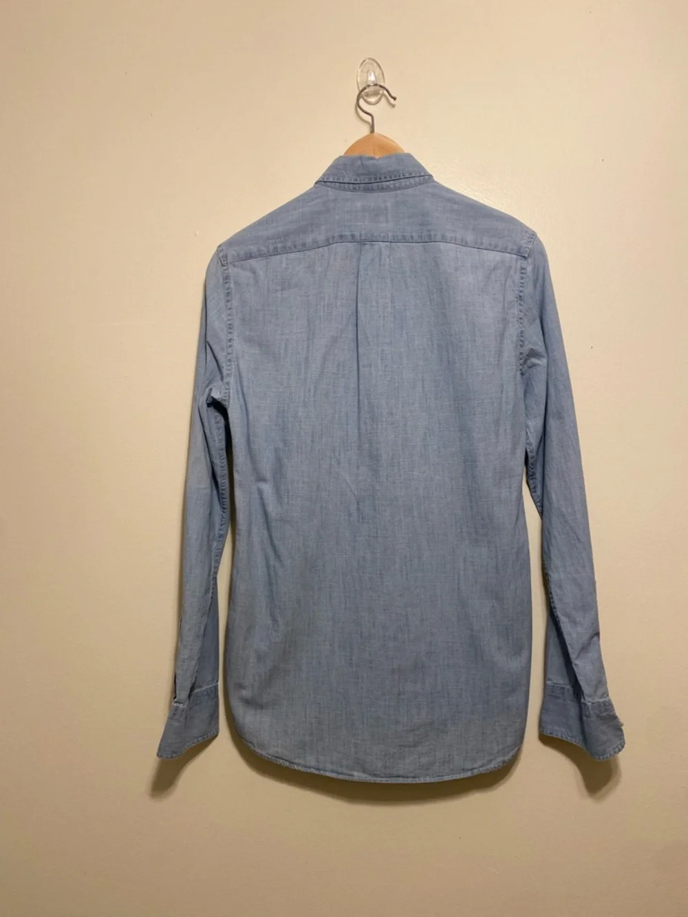 J. Crew Light Chambray Button-Down Slim Fit Shirt. size XS . Style BE186